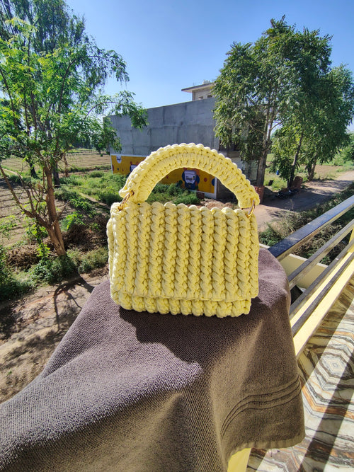 The Sunshine Chunky Knit Handbag | Handmade by TRCRATSZONE
